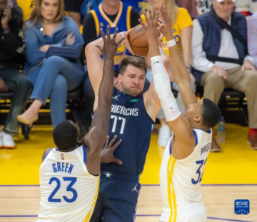 他效力于英 他效力于英